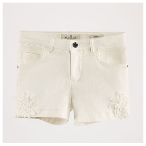 NWT. Massimo Dutti White Shorts. Size 13-14. - Picture 2 of 8